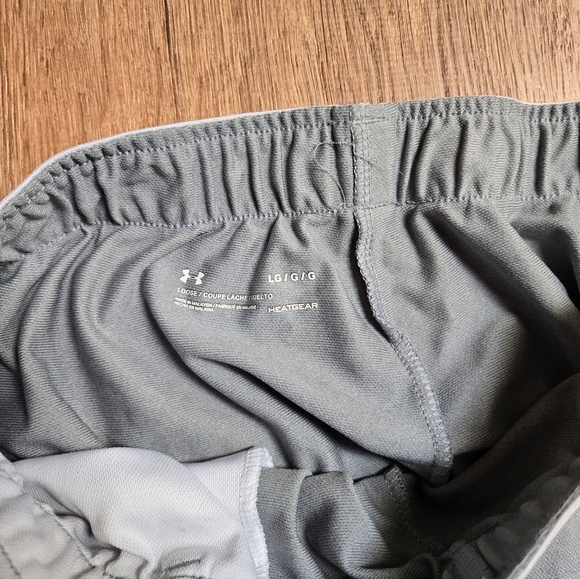 Shorts - Picture 2 of 3